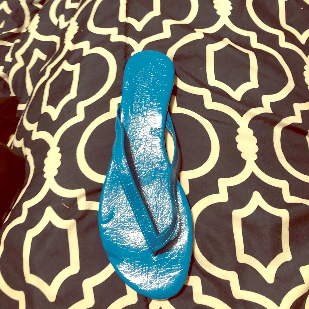 Women’s flip flops.